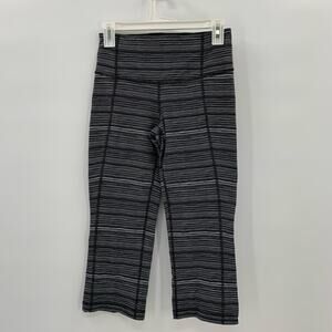 Lululemon Leggings Womens 6 Black Gray Striped Cropped Back Leg Slit Active Yoga